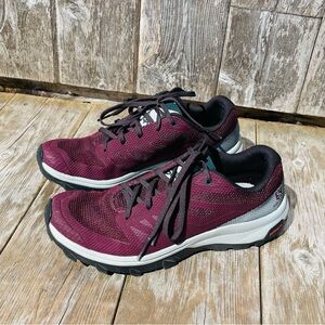 Salomon Outline Contagrip women size 8.5